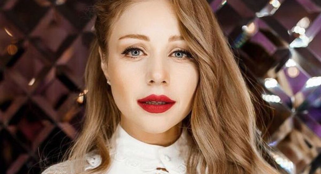 Чарівна Тіна Кароль наодинці розважається у Буковелі: втекла від молдавського мачо Дана Балана у гори 