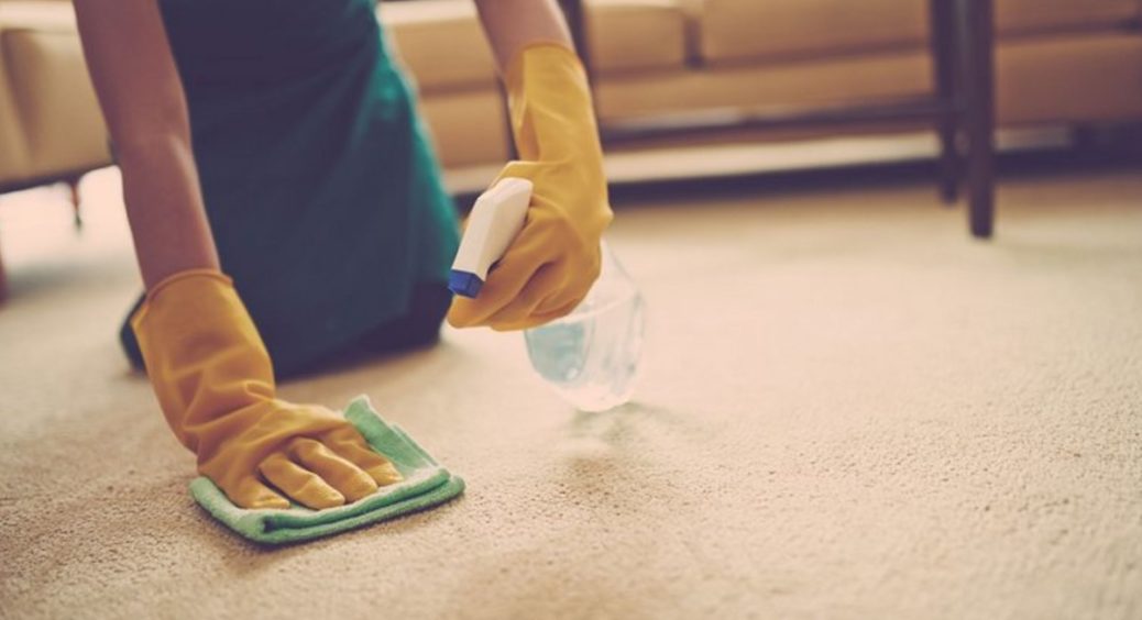 4 лайфхаки, як завжди зберігати килим в чистоті 