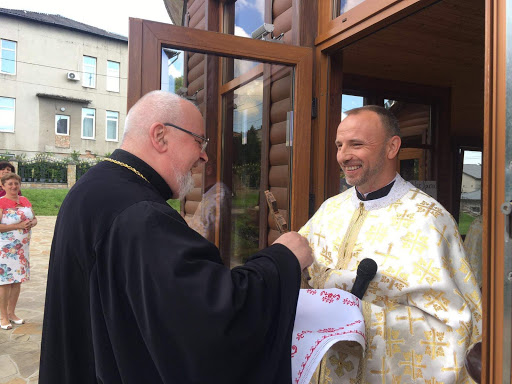 Владика Т.Сеньків і В.Мельник (справа). УГКЦ