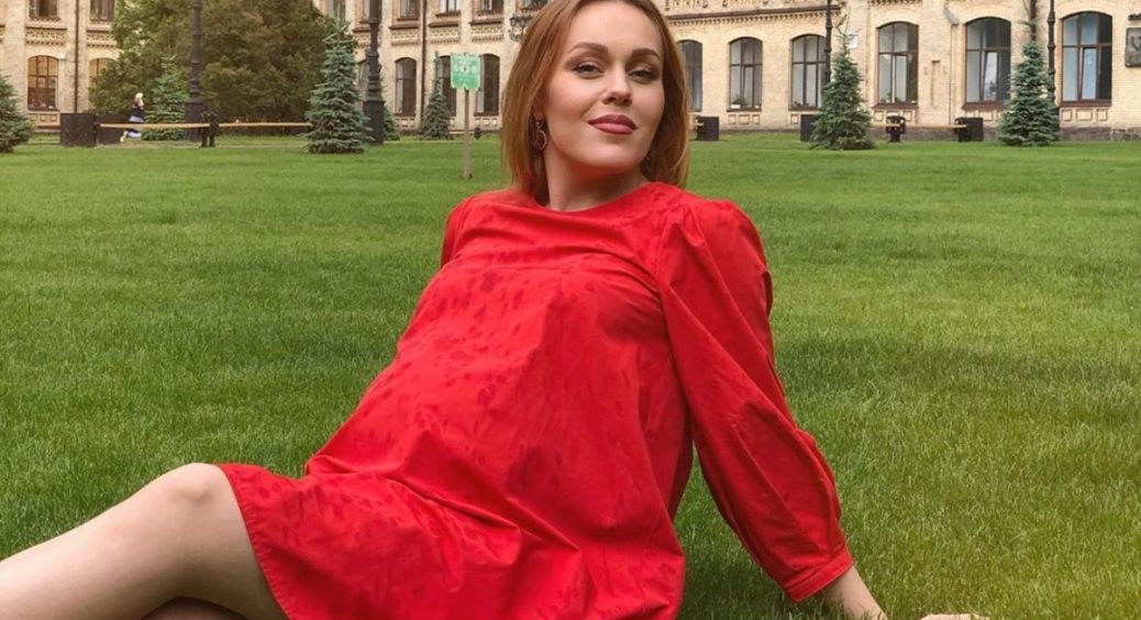 Співачка Alyosha продемонструвала новий колір волосся 