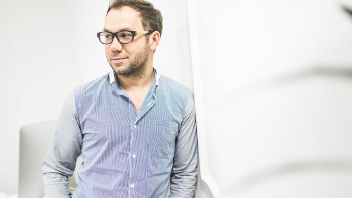 Андре Тан з ранку до ночі шиє бронежилети Андре Тан з ранку до ночі шиє бронежилети