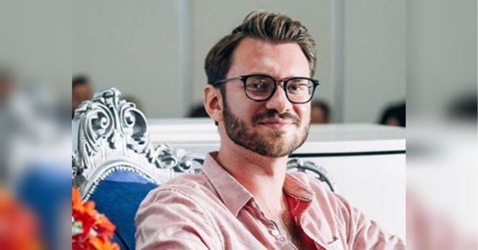 Дмитро Дікусар написав, що один малюнок висить у нього в казармі