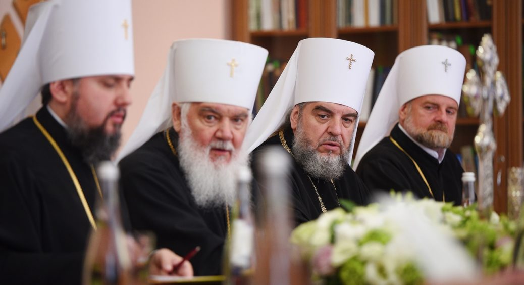 Священник у владі – це нормально. А як думаєте ви? 