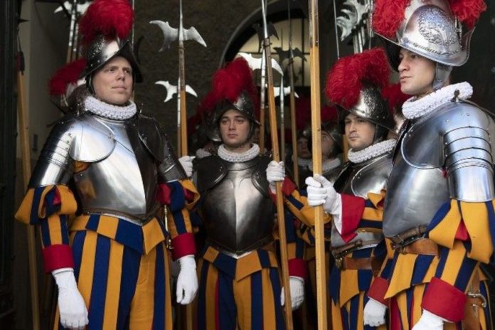 На зріст - не менше 174 см На зріст - не менше 174 см