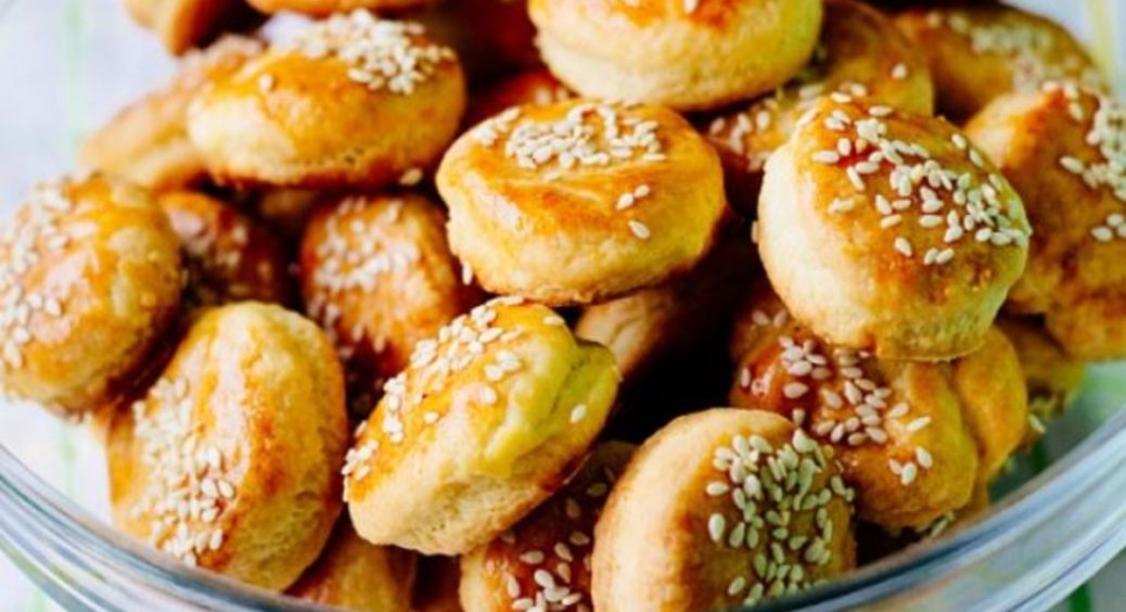 Смачніше ви ще не їли: готуємо булочки з яблучною начинкою 