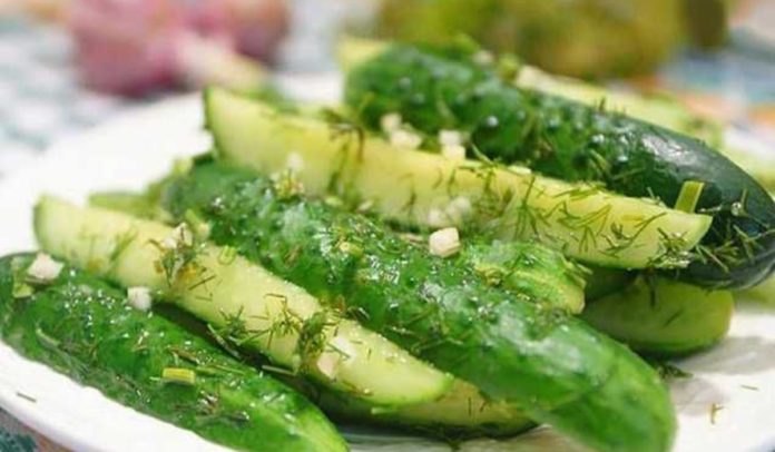 Рецепт малосольних огірків