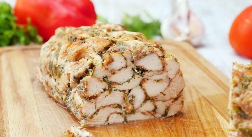Навіть краще, ніж котлети: готуємо ніжний курячий рулет 
