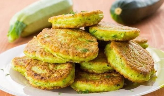 Деруни з кабачків та курячим фаршем