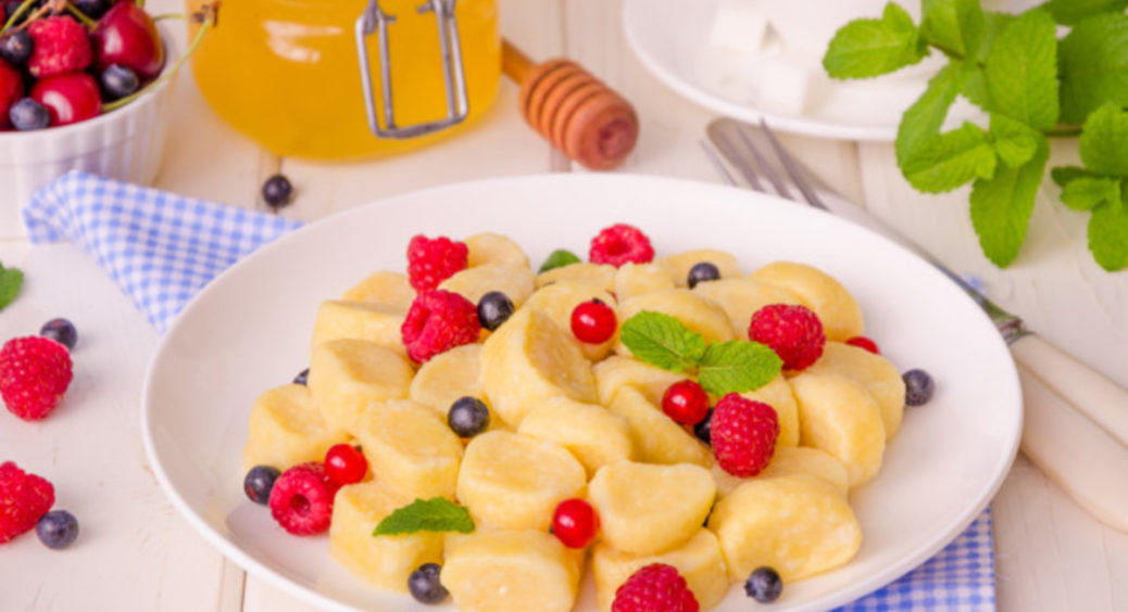 Простіше навіть бути не може: готуємо ліниві вареники з сиром 