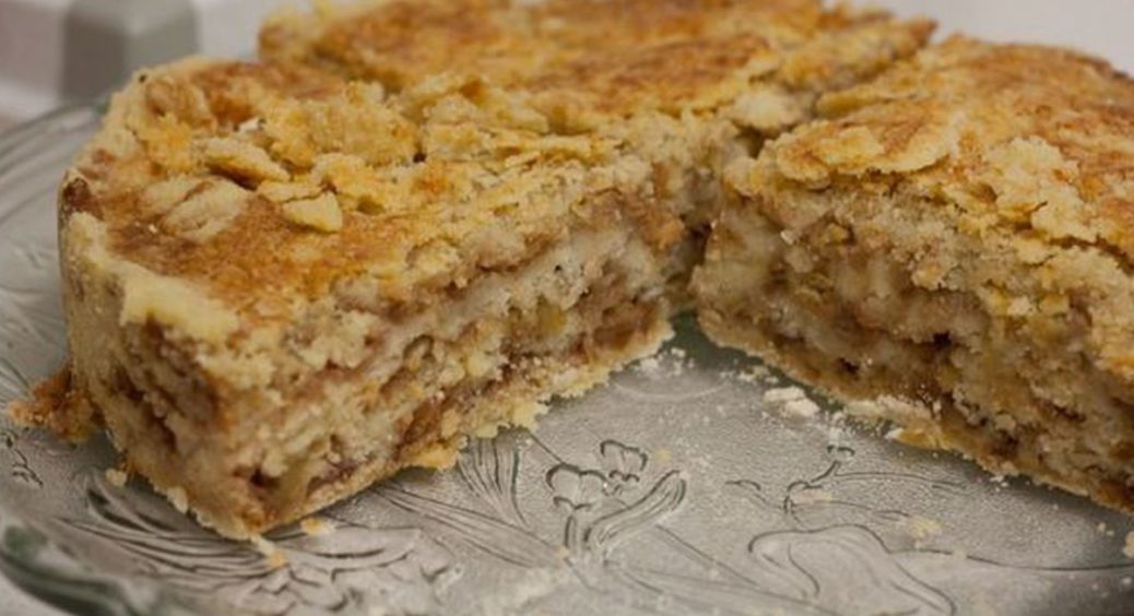 Яблучна смакота — пиріг, який тане у роті. Простий і швидкий рецепт 