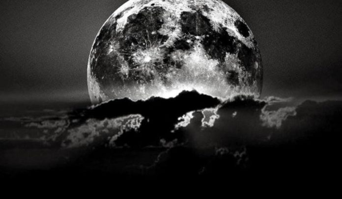 Чорний місяць