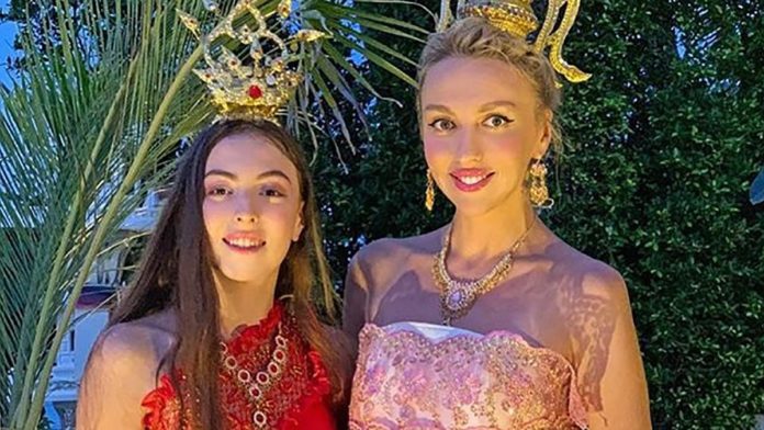 Оля Полякова зі старшою донькою