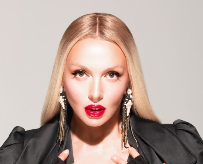 У розкішній квартирі Олі Полякової  обвалилася стеля.