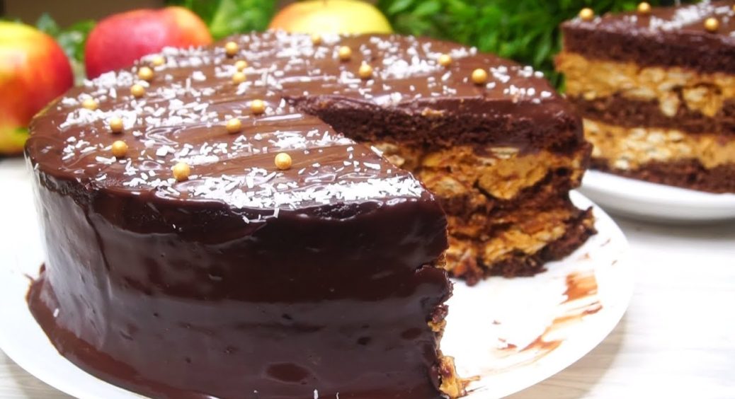 Найпростіший рецепт торта “Снікерс”: всього 6 простих інгредієнтів і смачний десерт вже на столі 