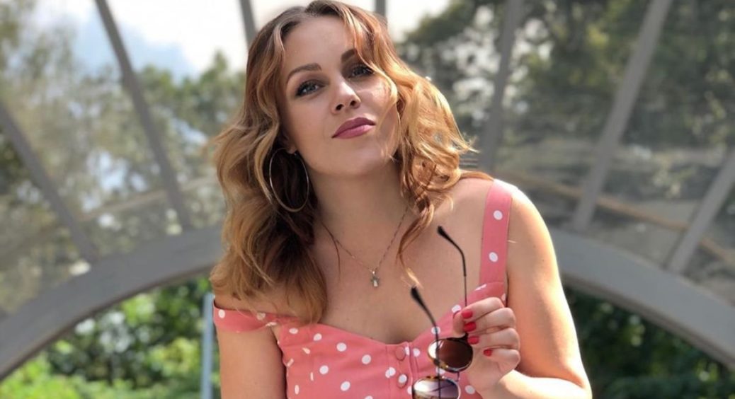 Співачка і дружина Тараса Тополі Alyosha показала фігуру після третіх пологів: ніби й не народжувала 