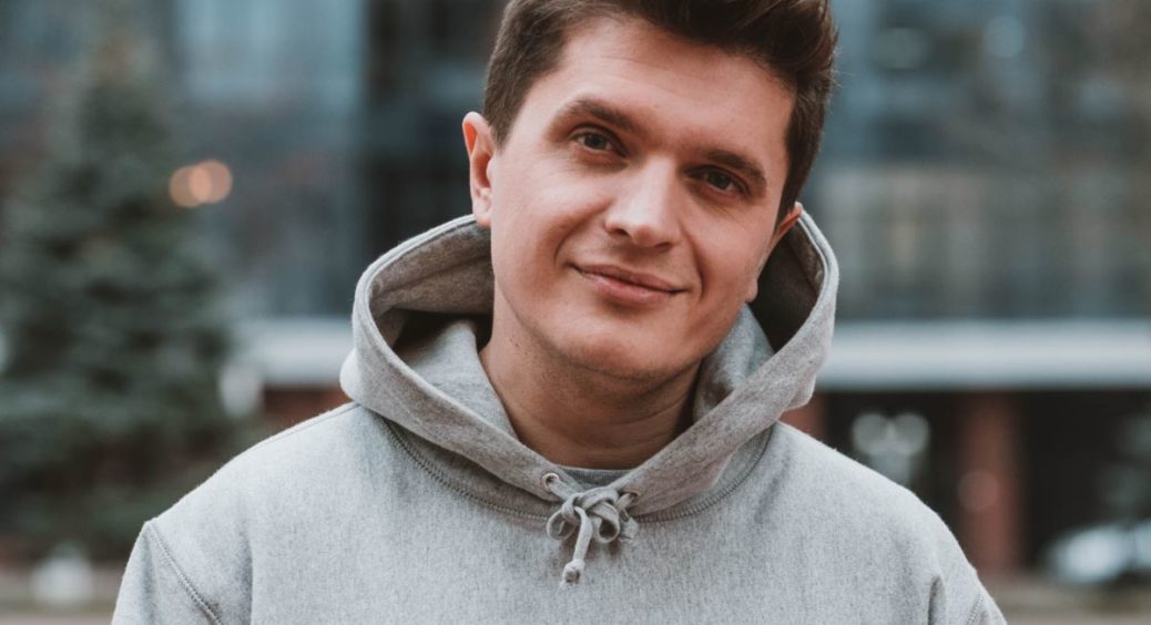 37-річний Анатолій Анатоліч розповів, що насправді відбувається з його шлюбом: “Період став випробуванням” 