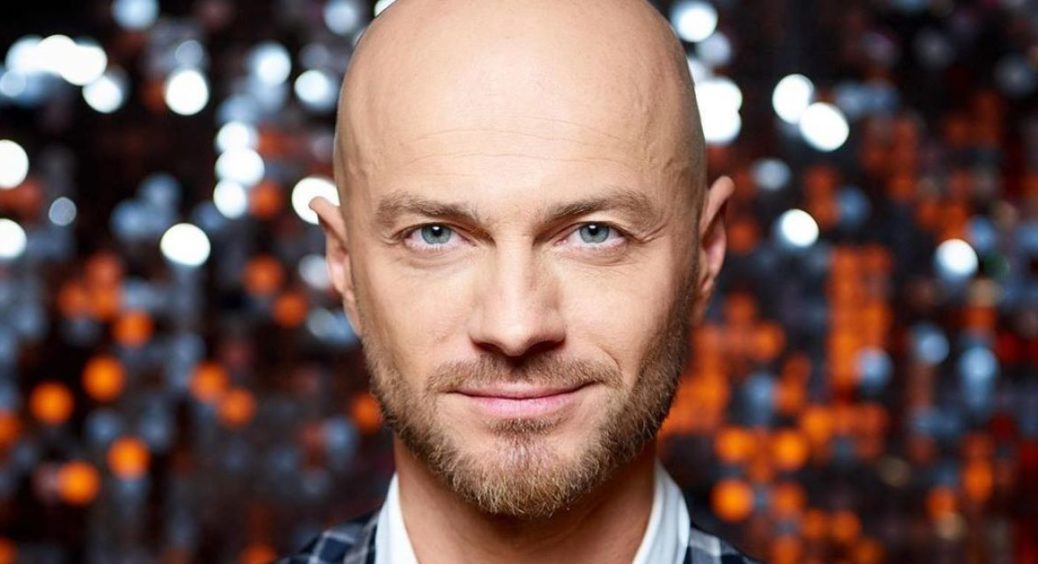 (Фото) Влад Яма поділився архівною фотографією з весілля. Такого Влада – ви не бачили! 