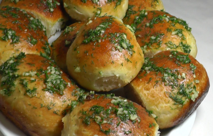 Пампушки з часником рецепт