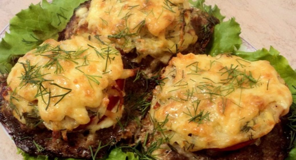 Неймовірний м’ясна страва з грибами і сиром: гості просять рецепт, а родина добавки 