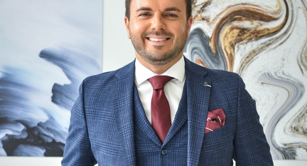 Григорій Решетник вперше показав новонародженого сина: тепер ведучий “Холостяка” багатодітний татусь 