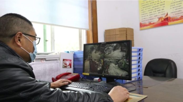 Стеження і прослуховування за допомогою камери розпізнавання осіб