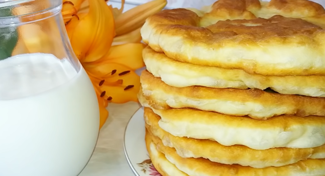 Найпростіший рецепт хліба на сковороді із манки і склянки води 