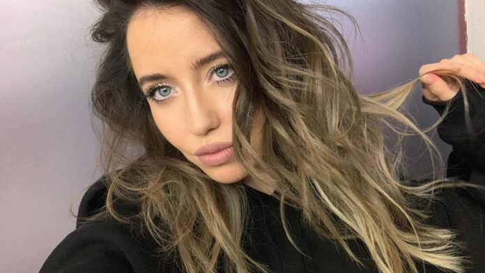 Вагітну Надю Дорофєєву показали у чарівному віночку Вагітну Надю Дорофєєву показали у чарівному віночку