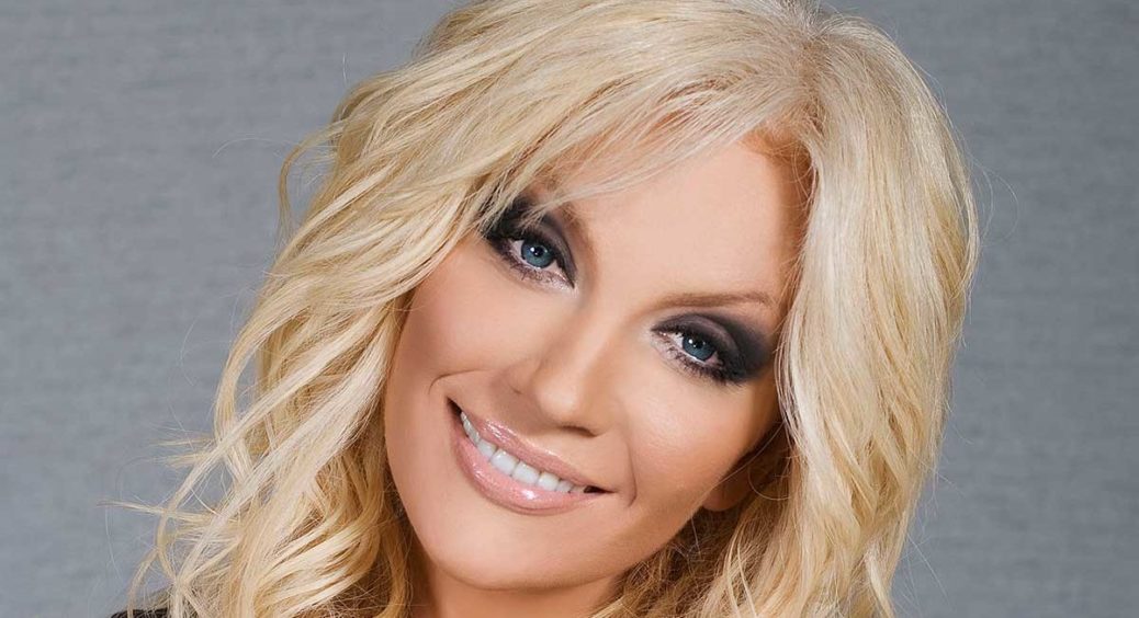 Таїсія Повалій показала пишні принади у відвертому декольте 