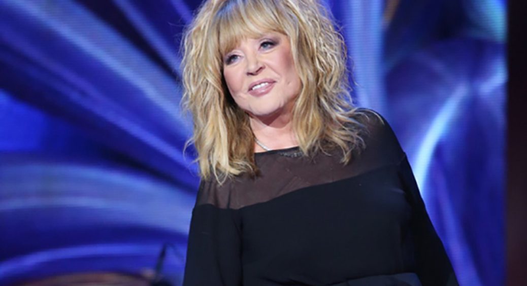 73-річна Алла Пугачова вбралася у кольори українського прапору та взяла Галкіна за руку: більше не боїться росії 