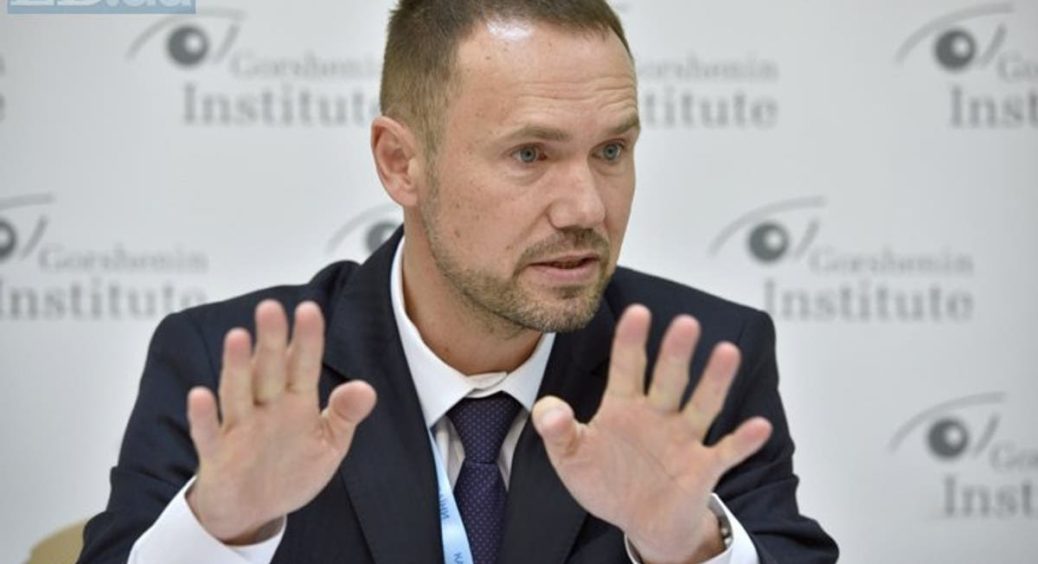 Шкарлет розповів, чи буде скасована 12-річна шкільна освіта 