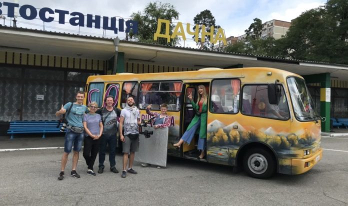 Лесю Пограбували у її легендарному автобусі