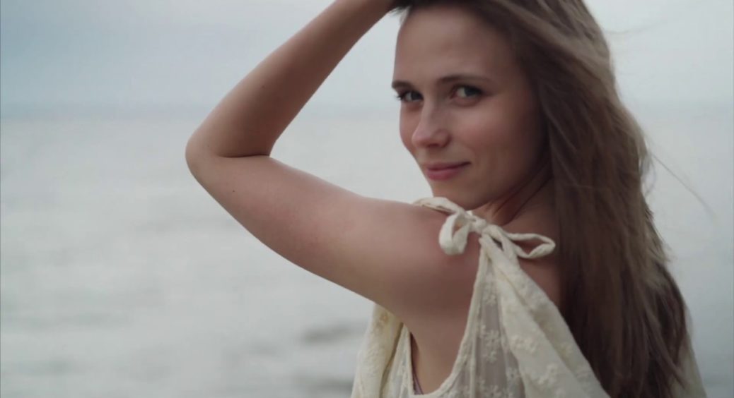 Анна Кошмал зі “Сватів” відповіла, чи спілкується з російськими колегами з серіалу: “Великий ляпас вони дали всім” 