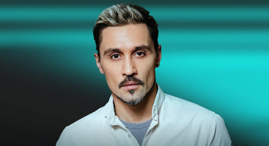 Діма Білан із сумними очима розповів навіщо їде на студію. Каже, що готує прихильникам дещо нетипове 