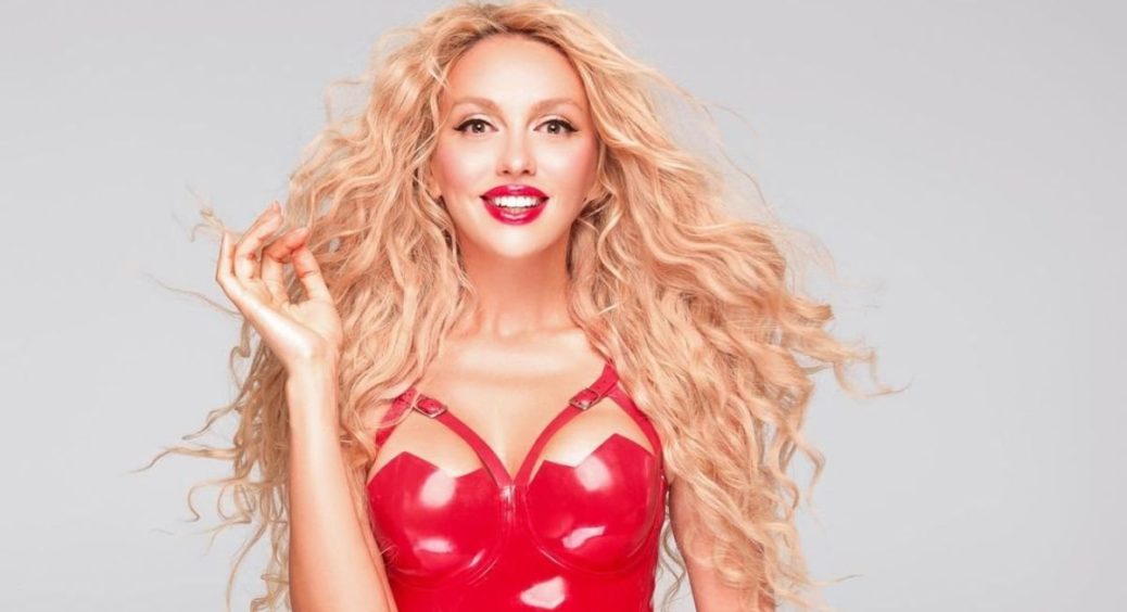 Оля Полякова вкотре довела, хто справжня королева ночі: з зіркою на лобі похизувалася довгими ногами 