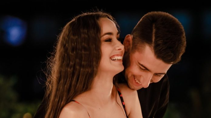 Майбутнє подружжя відправилося на відпочинок