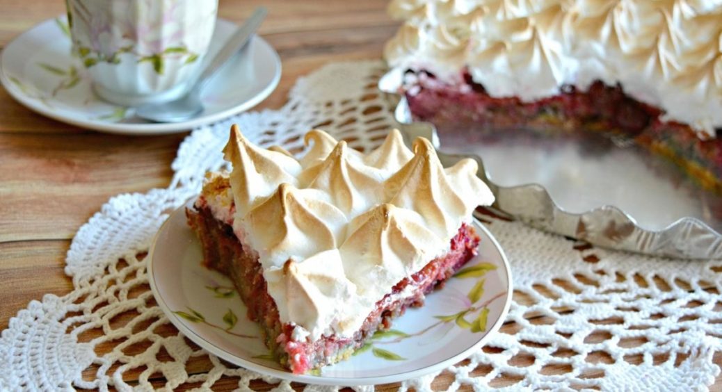 Найпростіший пиріг до чаю, який з легкістю замінить вам торт — швидко і дуже смачно 