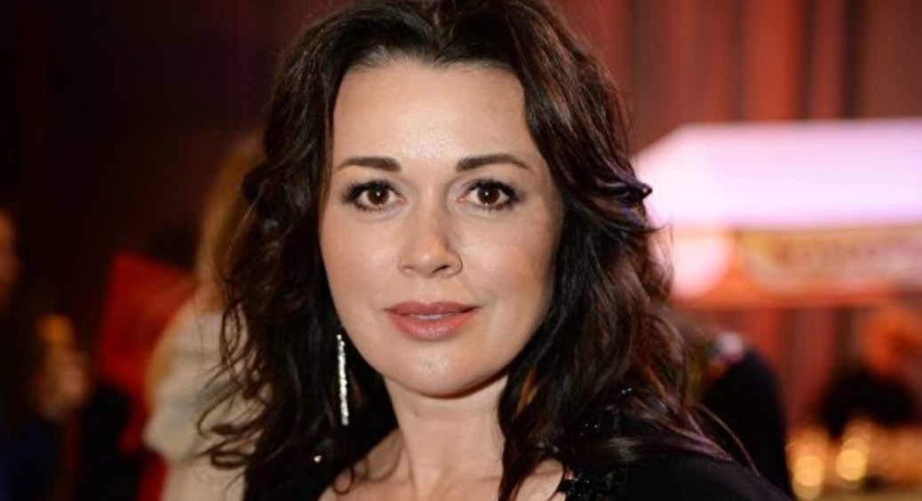 “Моя мама — справжній боєць”: як донька Заворотнюк переживає хворобу мами і що відомо про стан актриси 