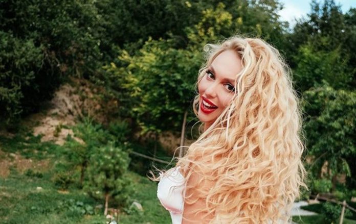 Оля Полякова