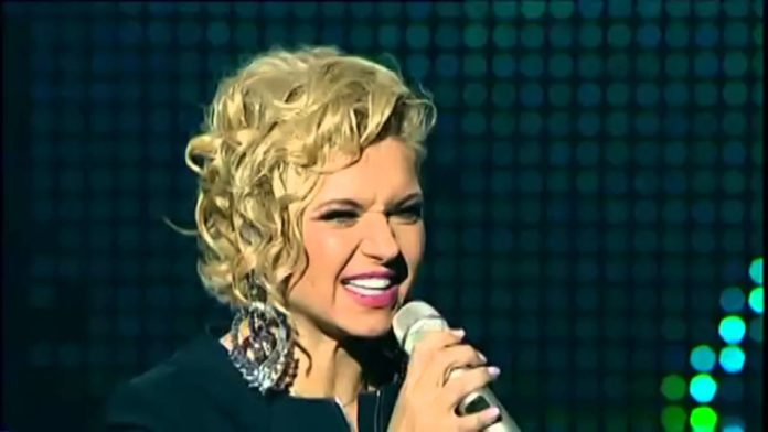 Таюне на початку здобуття популярності. Архівне фото, зроблене під час концерту.