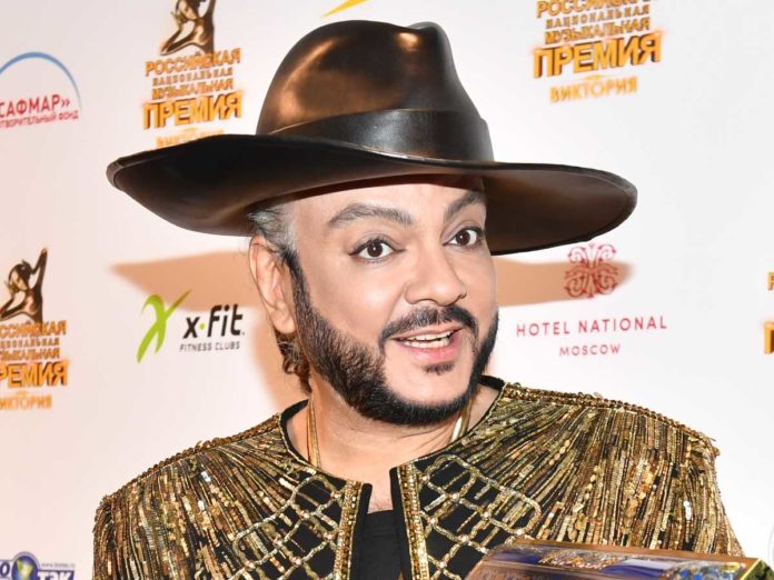 Філіп досі виховує самостійно дітей