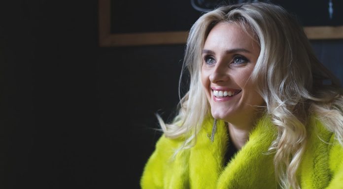 Ірина Федишин спіймана на гарячому: копіює образи поп-діви Тіни Кароль