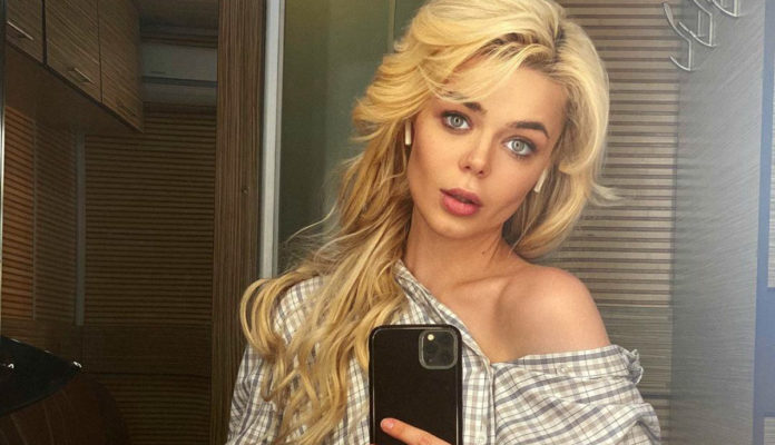 Аліна Гросу вирішила зробити тату на обличчі