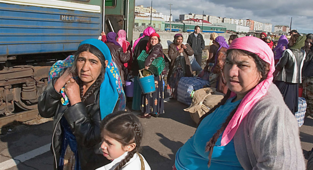 3 найдієвіших способи, які допоможуть захиститися від циганського гіпнозу на вулицях міста 