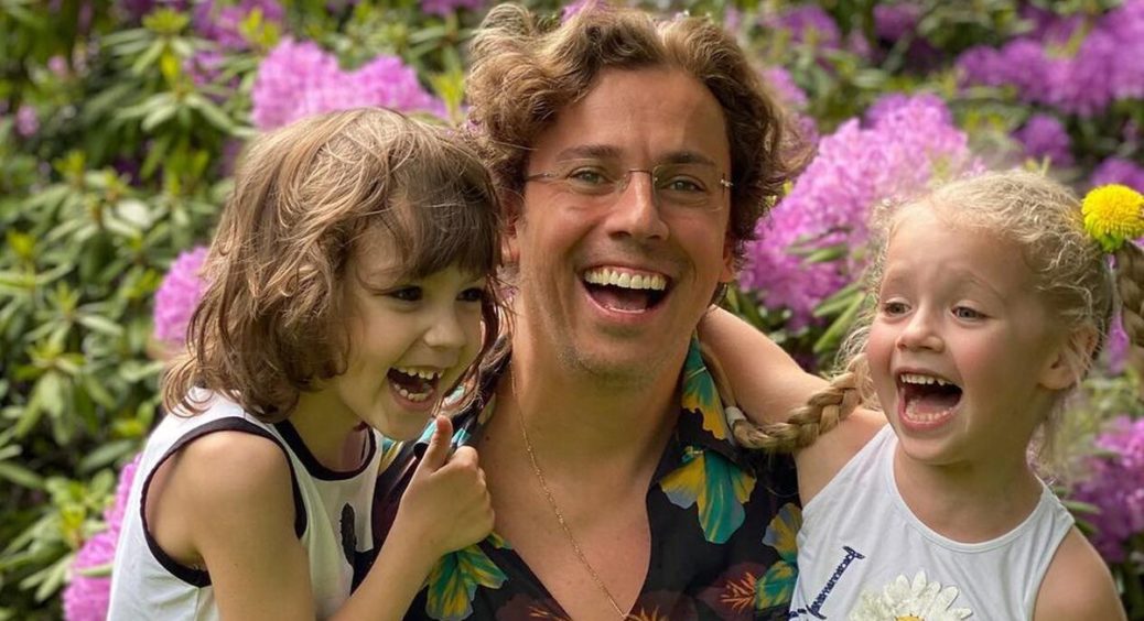 45-річний Максим Галкін з українським прапором був помічений у Лондоні: чи збирається тепер приїхати до Києва? 