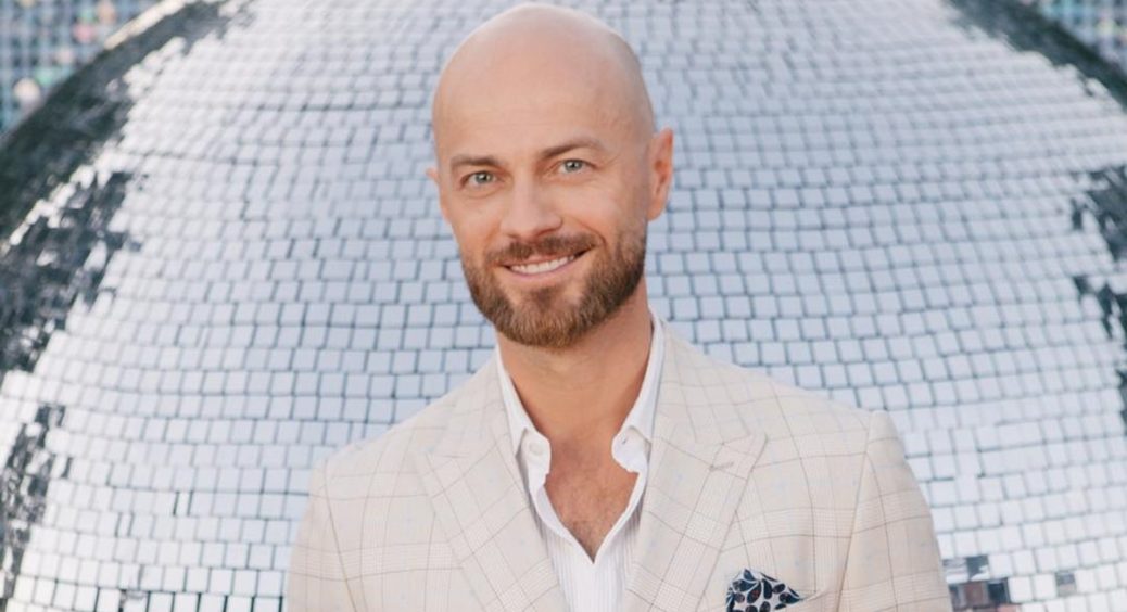 Влад Яма покинув Україну та почувається щасливим: “Тут всі радісні та посміхаються” 