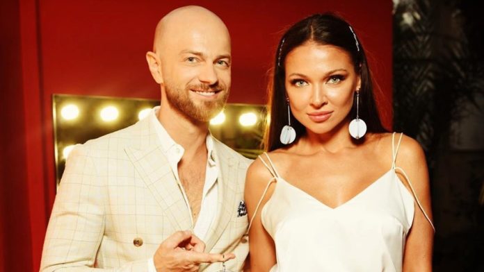 Влад Яма поїхав з родиною 