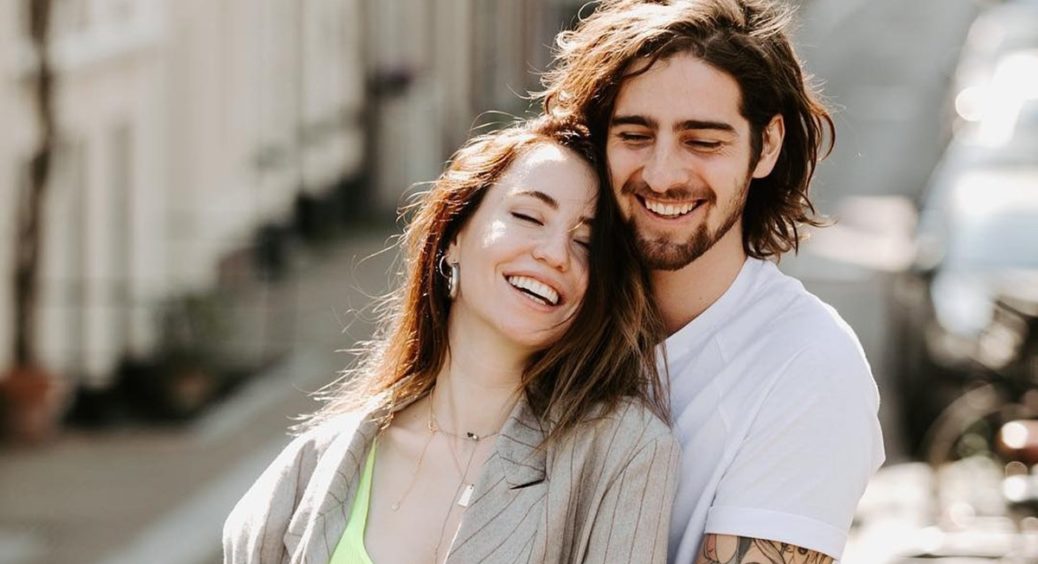 Підопічна Потапа Надя Дорофєєва ледь тримається на ногах: у номері співачки знайшли змію 