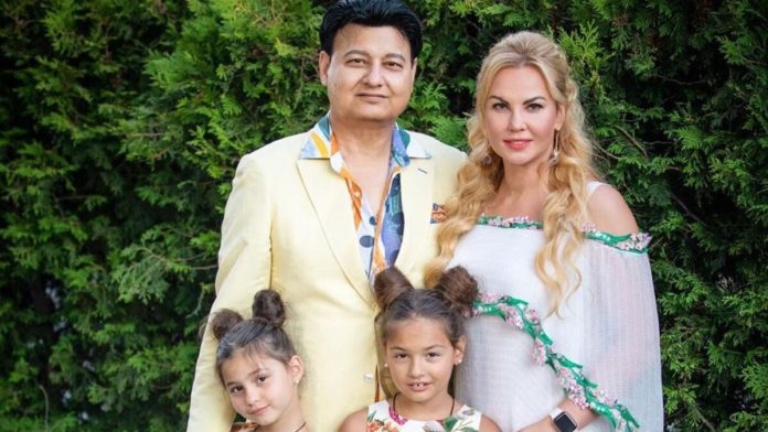 Мільйонер Захур взявся за кар'єру дружини та складає куплети Мільйонер Захур взявся за кар'єру дружини та складає куплети