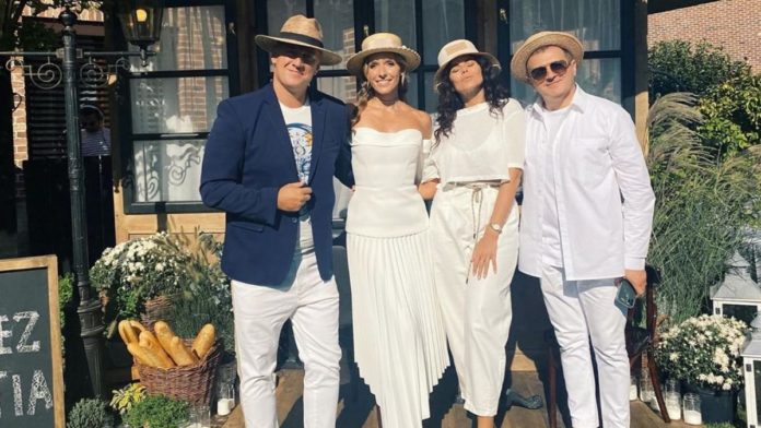 Настя Каменських і Катя Осадча з чоловіками