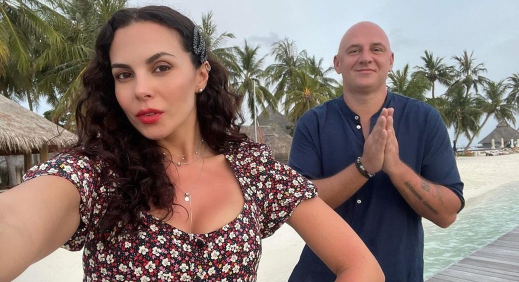 (Відео) Потап і Настя Каменських на очах у папараці розвалилися в ліжку та не стали стримуватися в почуттях 